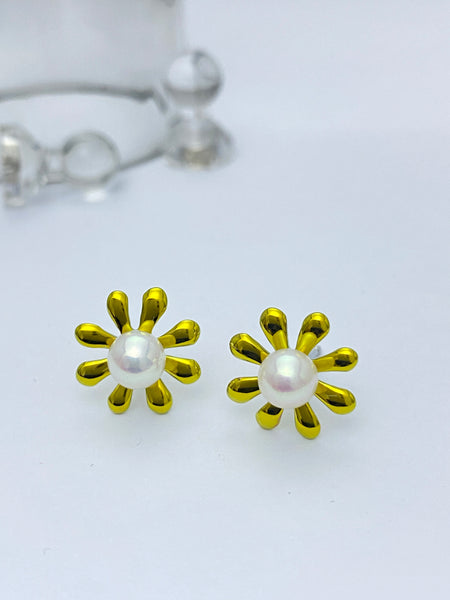 VGACETI Daisy · Bright Surface with Edison's freshwater pearls TITANIUM EARRINGS FOR SENSITIVE EARS
