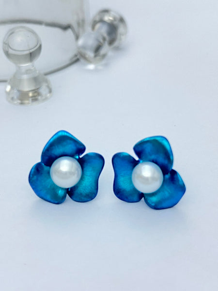 VGACETI Camellia · Brushed Surface with Edison's freshwater pearls TITANIUM EARRINGS FOR SENSITIVE EARS