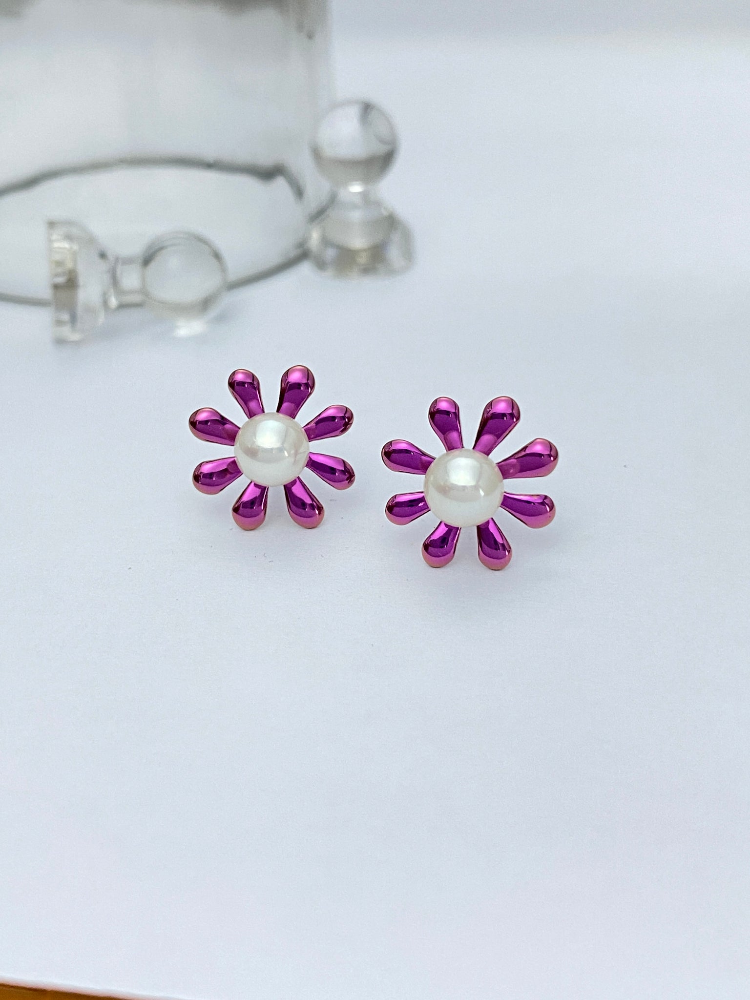 VGACETI Daisy · Bright Surface with Edison's freshwater pearls TITANIUM EARRINGS FOR SENSITIVE EARS