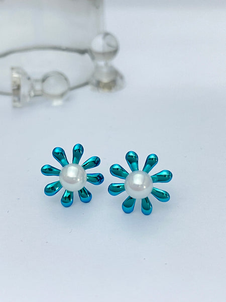 VGACETI Daisy · Bright Surface with Edison's freshwater pearls TITANIUM EARRINGS FOR SENSITIVE EARS