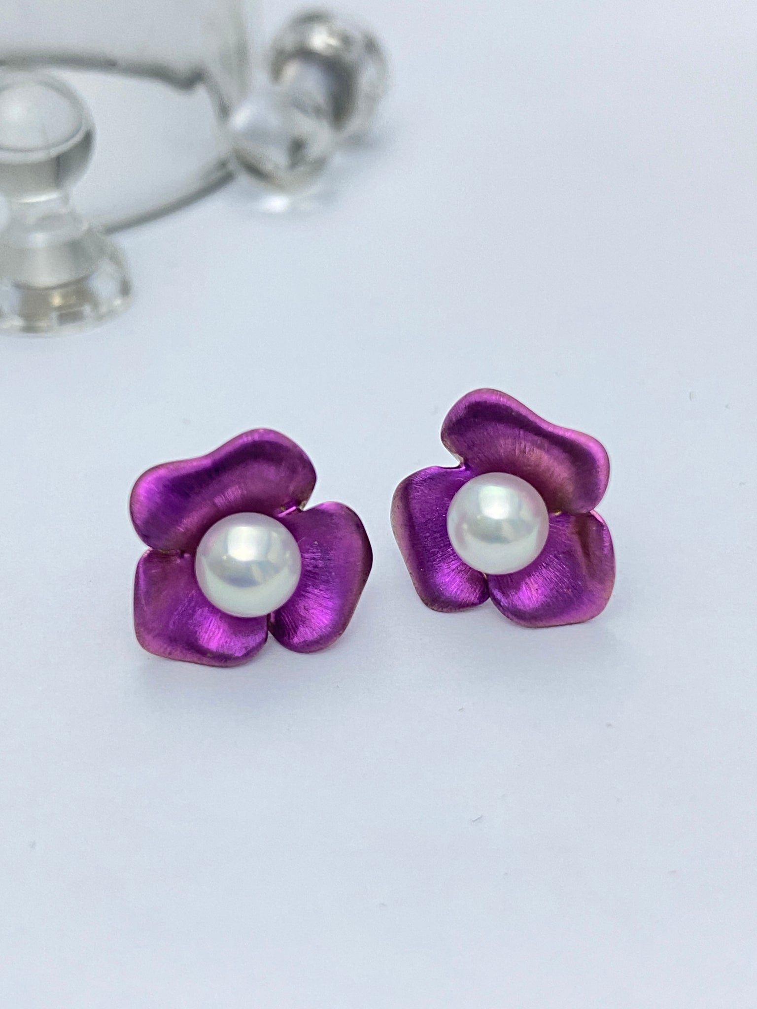 VGACETI Camellia · Brushed Surface with Edison's freshwater pearls TITANIUM EARRINGS FOR SENSITIVE EARS
