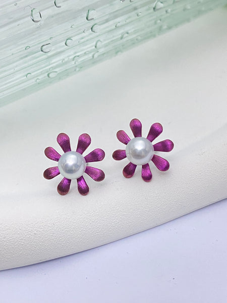 VGACETI Daisy · Brushed Surface with Edison's freshwater pearls TITANIUM EARRINGS FOR SENSITIVE EARS